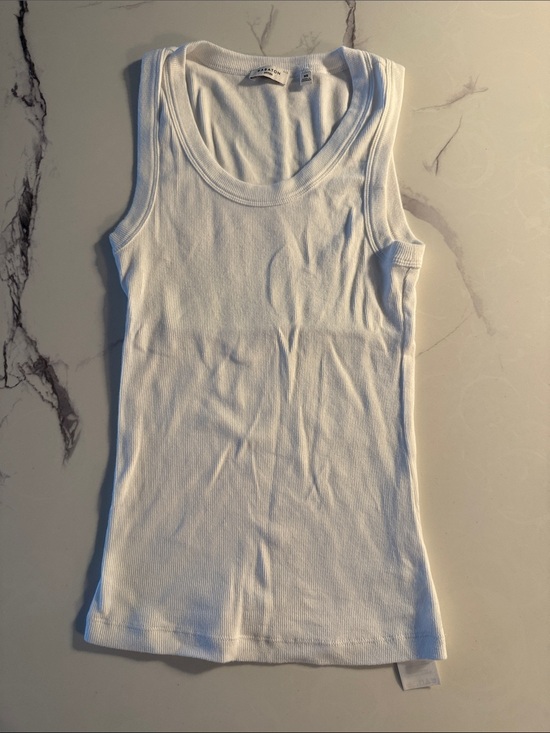 Aritzia Tops - Women’s Aritzia Babaton Top Size XS